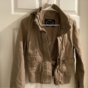 Love Tree tan jacket, zipper, pockets, size M